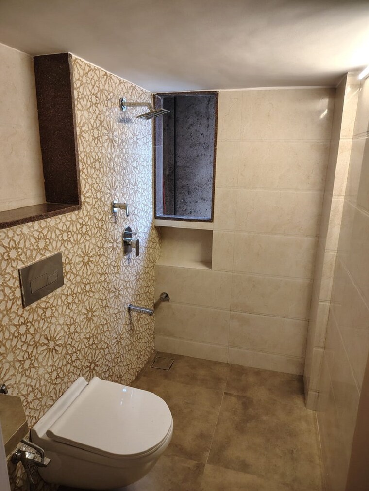 Bathroom, khar west 2 Bedroom 750 Sq.Ft. Apartment In Khar West Mumbai 9403967
