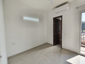 Room in 3 BHK Apartment at Smart World Orchard, Sector 61 – for Rent