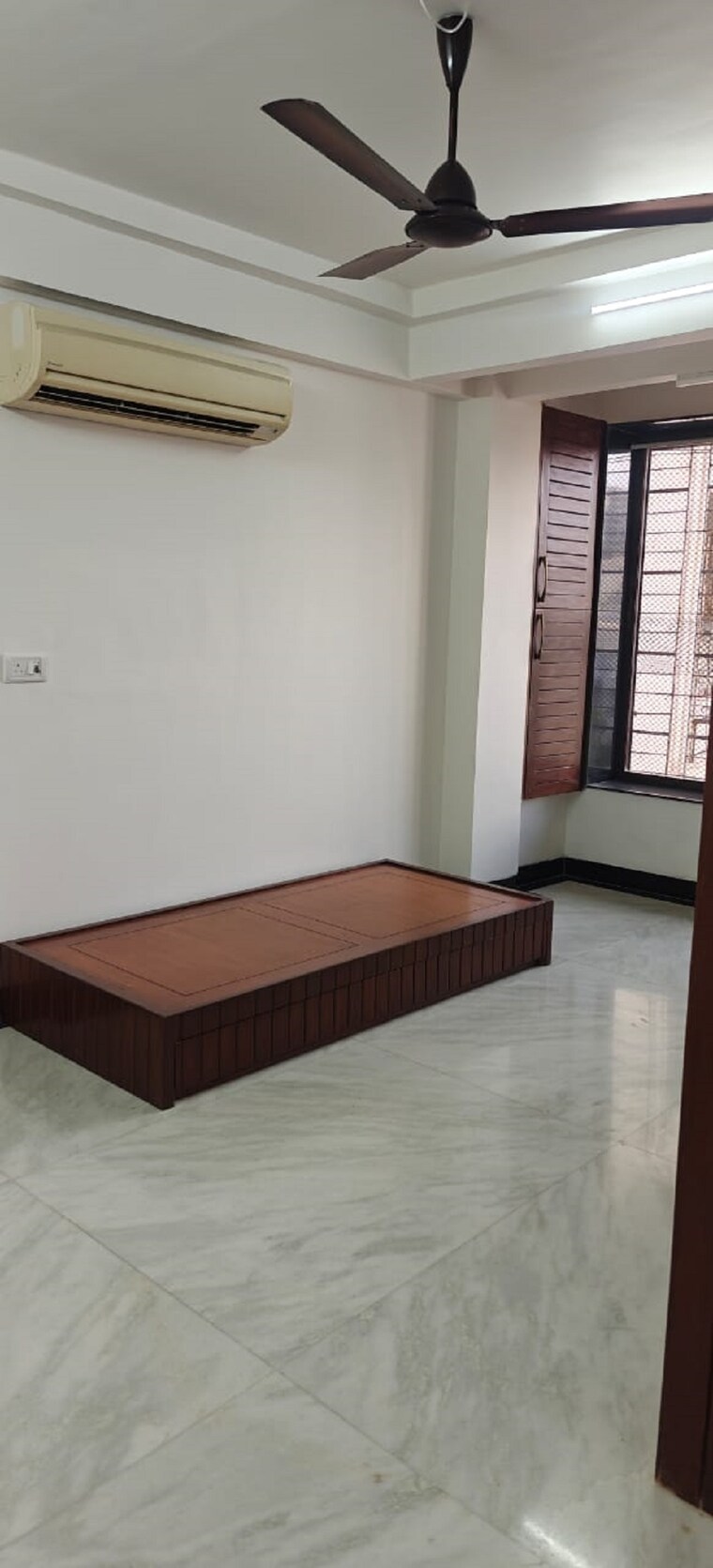 Room, bandra west 2 Bedroom 750 Sq.Ft. Apartment In Bandra West Mumbai 9403997