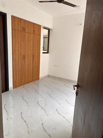 Room in 2 BHK Apartment at Raymond Ten X Habitat, Pokhran Road No Two – for Rent