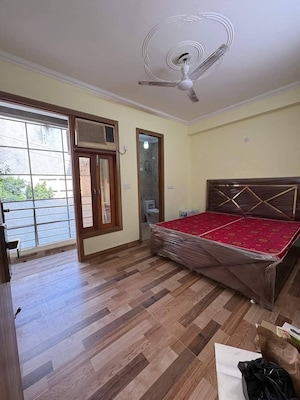 Room in 3 BHK Builder Floor at Dilshad Garden – for Sale