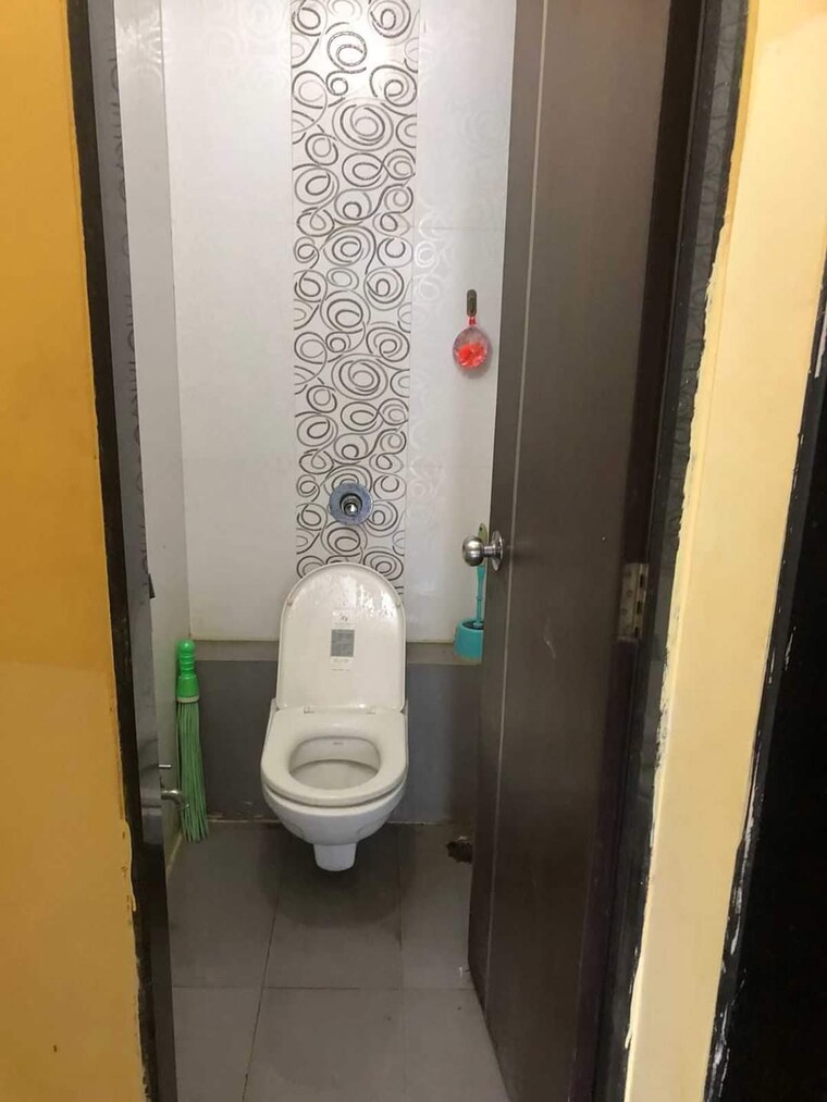 Bathroom, gokul-tower-apartment 1 Bedroom 410 Sq.Ft. Apartment In Kandivali East Mumbai 9404192