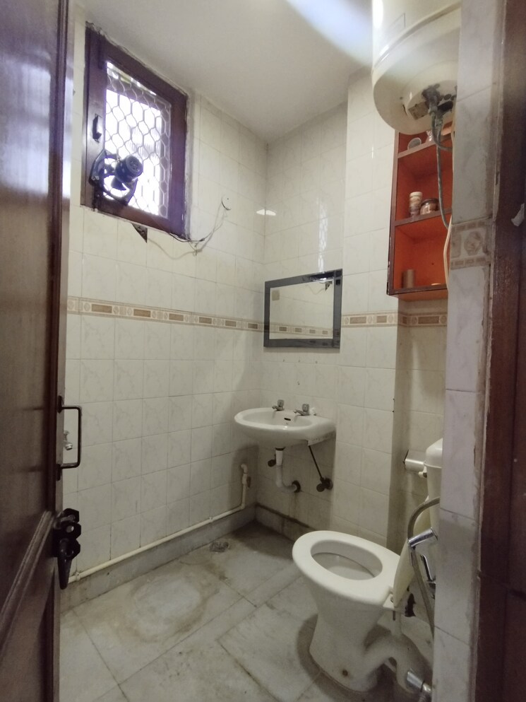 Bathroom, malviya nagar 2 Bedroom 1125 Sq.Ft. Builder Floor In Malviya Nagar Delhi 9404229
