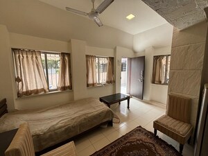 Bedroom in 1 RK Apartment at Bandra West – for Rent