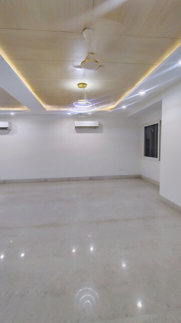 Room in 4 BHK Builder Floor at DLF City Gurgaon, Sector 27 – for Rent