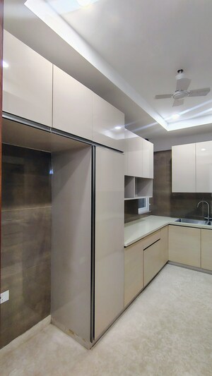 Kitchen in 4 BHK Builder Floor at DLF City Gurgaon, Sector 27 – for Rent