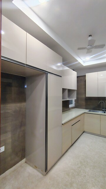 Kitchen in 4 BHK Builder Floor at DLF City Gurgaon, Sector 27 – for Rent