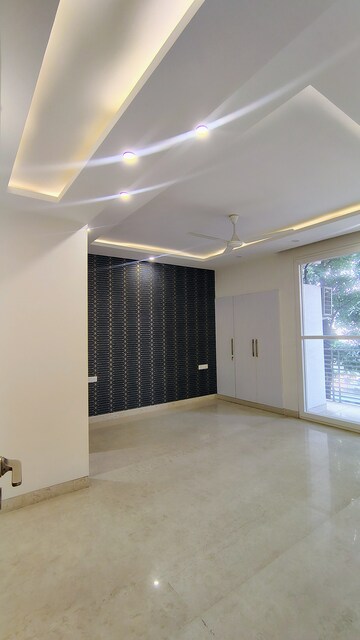 Room in 4 BHK Builder Floor at DLF City Gurgaon, Sector 27 – for Rent