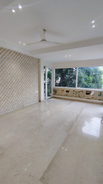 Room in 4 BHK Builder Floor at DLF City Gurgaon, Sector 27 – for Rent