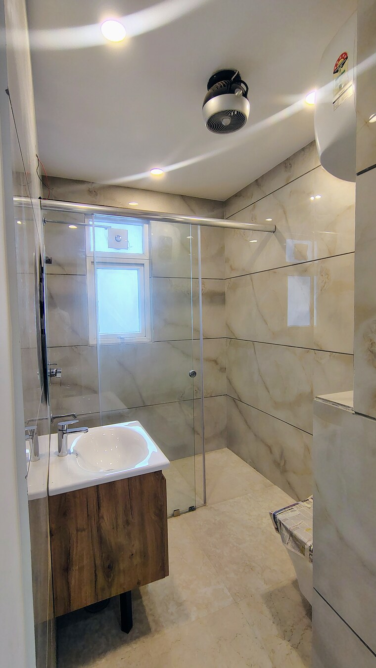 Bathroom, dlf-city-gurgaon 4 Bedroom 2900 Sq.Ft. Builder Floor In Sector 27 Gurgaon 9404253