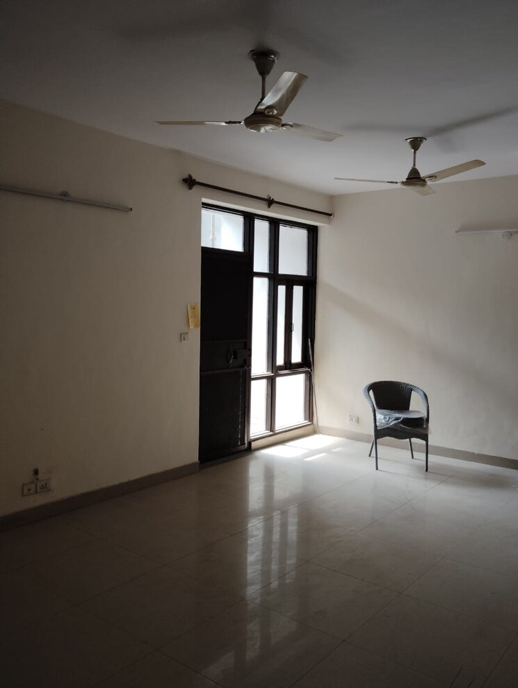 Room, sector 86 2 Bedroom 1200 Sq.Ft. Apartment In Sector 86 Faridabad 9404246