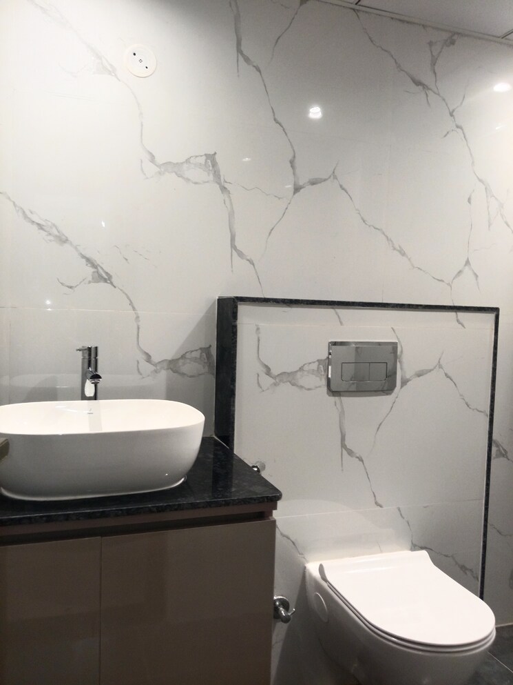 Bathroom, mahagun-mywoods-ii 2.5 Bedroom 1125 Sq.Ft. Apartment In Sector 16c Greater Noida Greater Noida 9404326