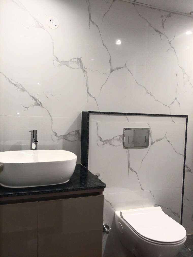 Bathroom, mahagun-mywoods-ii 2.5 Bedroom 1125 Sq.Ft. Apartment In Sector 16c Greater Noida Greater Noida 9404326