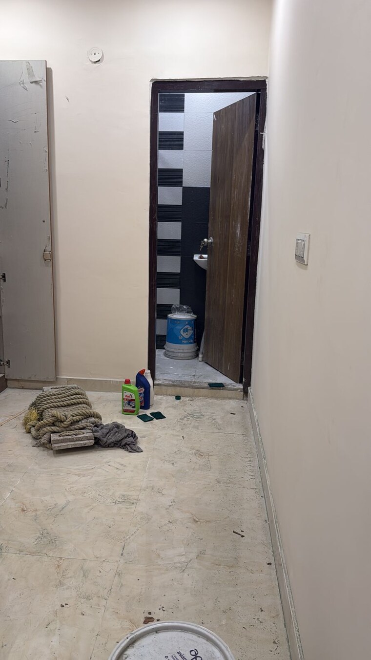 Room, palam vihar 1.5 Bedroom 66 Sq.Yd. Builder Floor In Palam Vihar Gurgaon 9404297