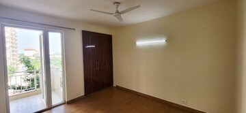 Room in 4 BHK Apartment at Emaar Palm Hills, Sector 77 – for Rent