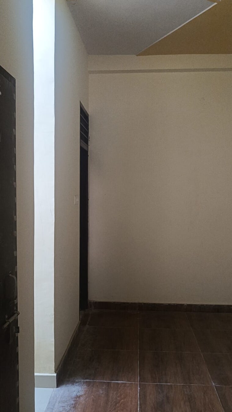 Room, roza jalalpur 2.5 Bedroom 70 Sq.Yd. Independent House In Roza Jalalpur Greater Noida 9404256
