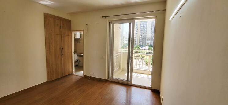 Room, emaar-palm-hills 4 Bedroom 1950 Sq.Ft. Apartment In Sector 77 Gurgaon 9404237