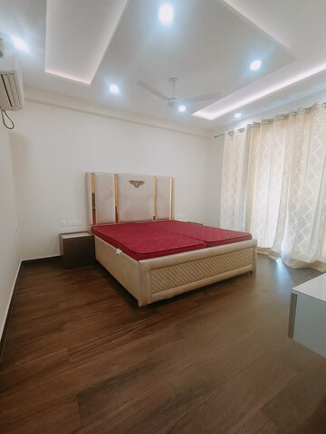 Bedroom in 3 BHK Builder Floor at Sector 46 – for Rent