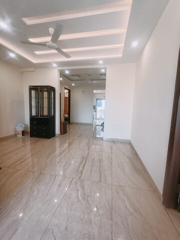 Room in 3 BHK Builder Floor at Sector 46 – for Rent