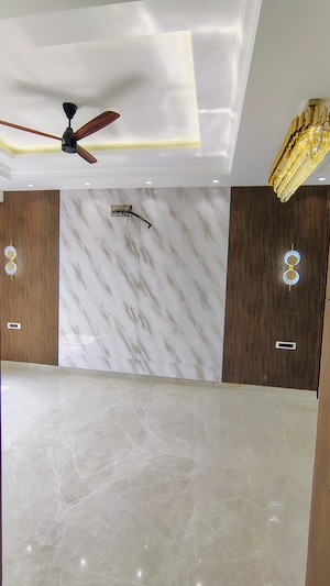 Furnished Amenities in 3 BHK Builder Floor at Sushant Lok 2, Sector 57 – for Rent