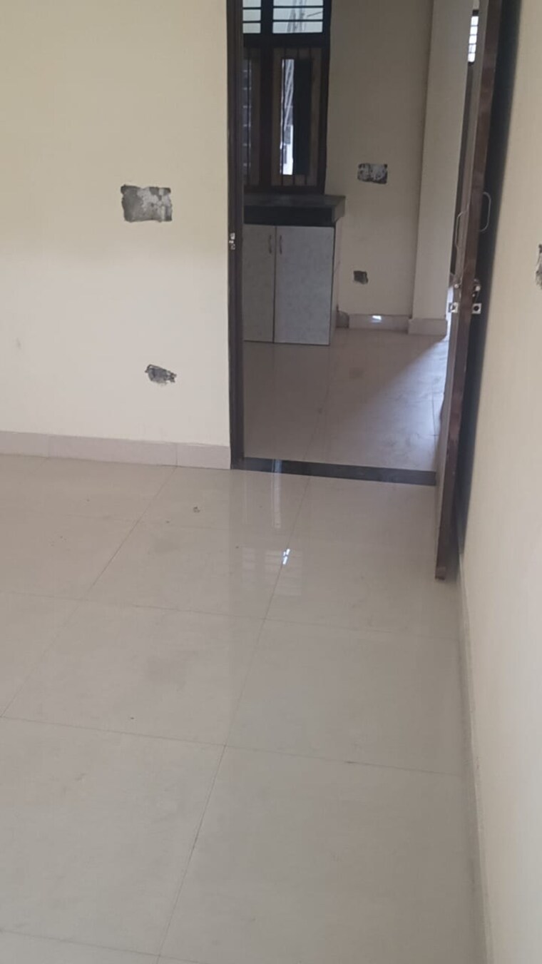 Room, roza jalalpur 2.5 Bedroom 71 Sq.Yd. Independent House In Roza Jalalpur Greater Noida 9404306