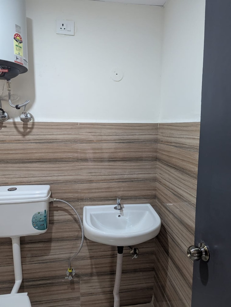 Bathroom, pivotal-paradise 3 Bedroom 716 Sq.Ft. Apartment In Sector 62 Gurgaon 9404355