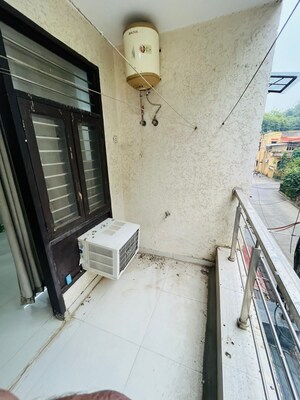 Balcony in 1 BHK Builder Floor at Sector 40 – for Rent