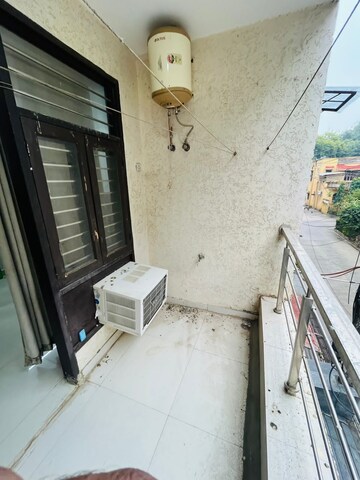 Balcony in 1 BHK Builder Floor at Sector 40 – for Rent