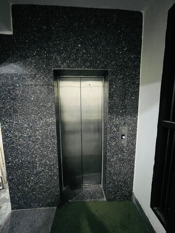 Building Lobby in 1 BHK Builder Floor at Sector 40 – for Rent