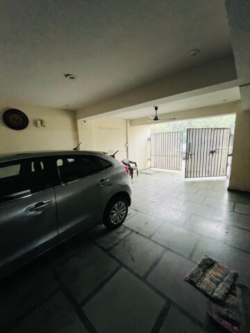 Parking in 1 BHK Builder Floor at Sector 40 – for Rent