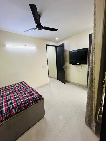 Bedroom in 1 BHK Builder Floor at Sector 40 – for Rent