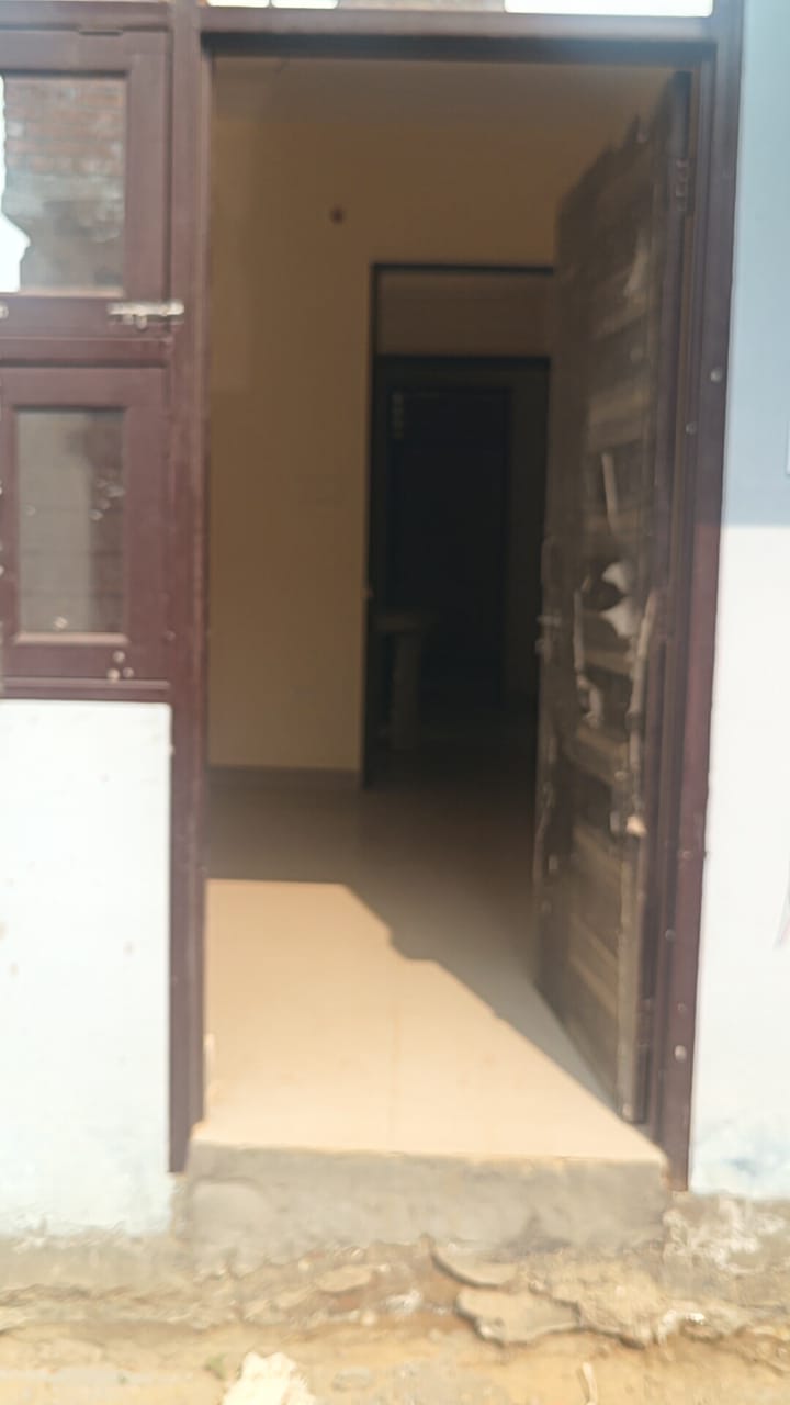 2.5 BHK + Pooja Room Independent House For Sale in Diamond Paradise Noida ex