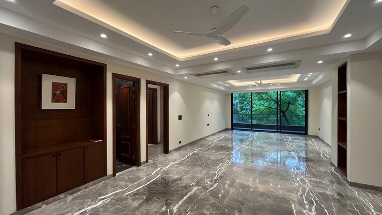  Parking, dlf phase ii 6+ Bedroom 402 Sq.Yd. Independent House In Dlf Phase ii Gurgaon 9404710