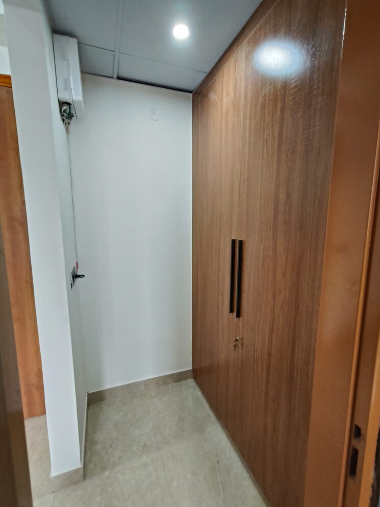 Room, sector 27 2 Bedroom 1200 Sq.Ft. Builder Floor In Sector 27 Gurgaon 9404490