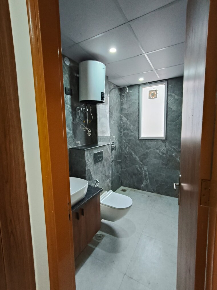 Bathroom, sector 27 2 Bedroom 1200 Sq.Ft. Builder Floor In Sector 27 Gurgaon 9404490