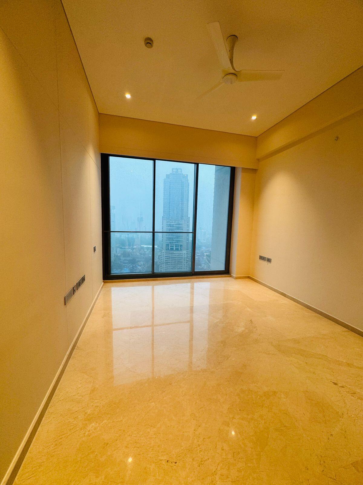 5 BHK + Servant Room Apartment For Rent in Rustomjee Crown