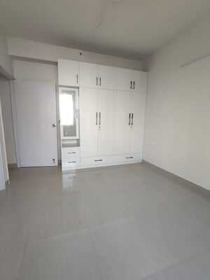 Room in 3 BHK Apartment at ROF Amaltas, Sector 92 – for Rent