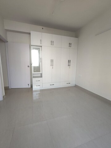 Room in 3 BHK Apartment at ROF Amaltas, Sector 92 – for Rent