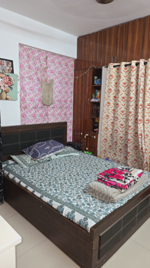 Bedroom in 2 BHK Apartment at Kharadi – for Rent
