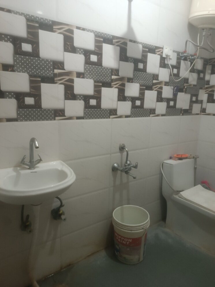 Bathroom, govindpuri 2 Bedroom 630 Sq.Ft. Builder Floor In Govindpuri Delhi 9404661