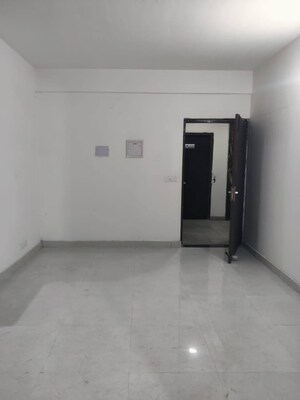 Room in 2 BHK Apartment at Signature Global The Roselia, Sector 95a – for Rent