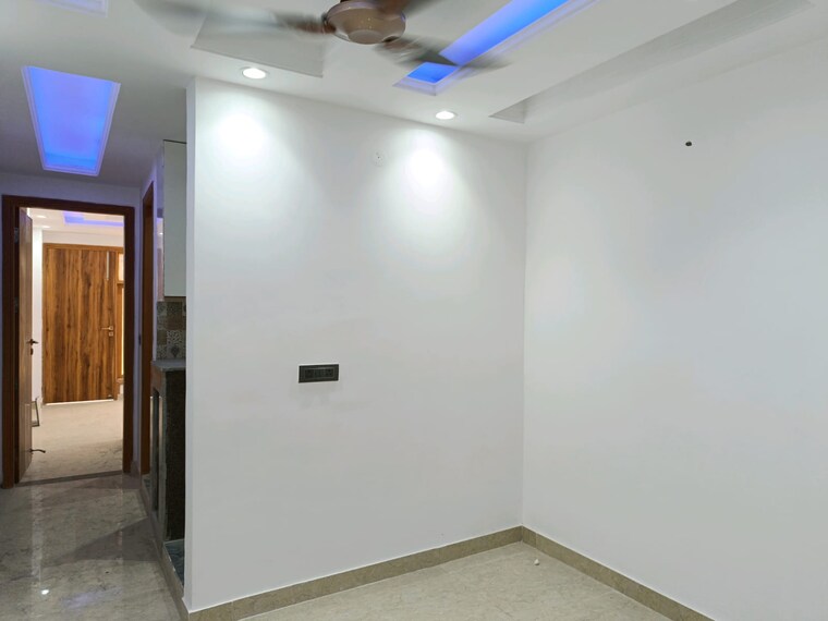 Room, govindpuri 2 Bedroom 75 Sq.Yd. Builder Floor In Govindpuri Delhi 9404605