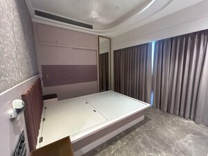 Room in 6 BHK Apartment at Lodha World View, Worli – for Rent