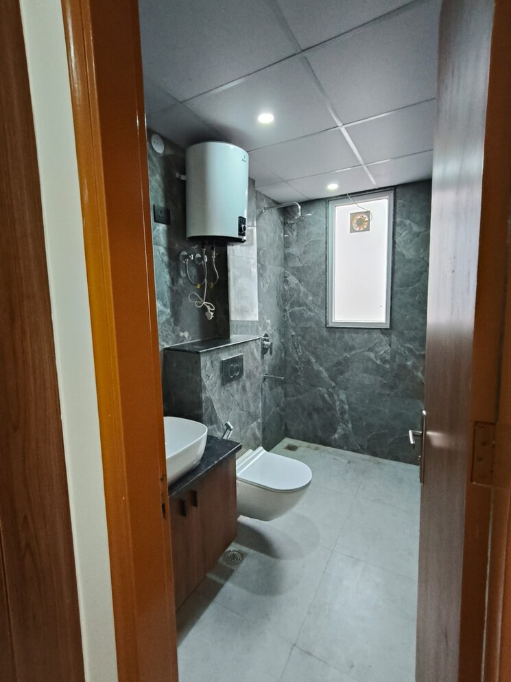 Bathroom, pivotal-paradise 2 Bedroom 686 Sq.Ft. Apartment In Sector 62 Gurgaon 9404712