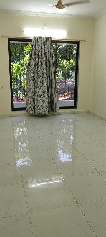 Room in 2 BHK Apartment at Seawoods Sector 44a – for Rent