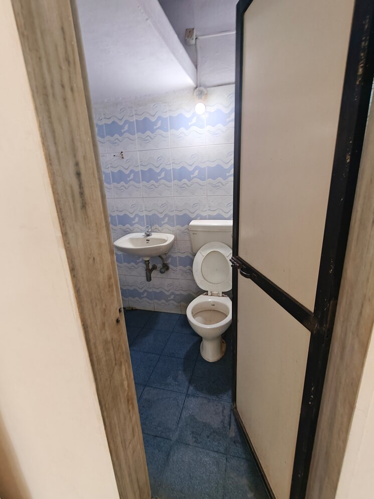 Bathroom, akurli-om 1 Bedroom 775 Sq.Ft. Apartment In Kandivali East Mumbai 9404723