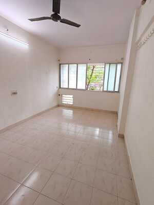 Room in 1 BHK Apartment at Akurli Om, Kandivali East – for Rent