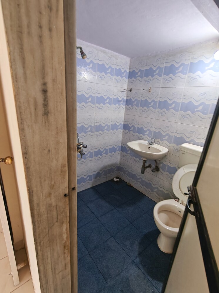 Bathroom, akurli-om 1 Bedroom 775 Sq.Ft. Apartment In Kandivali East Mumbai 9404723