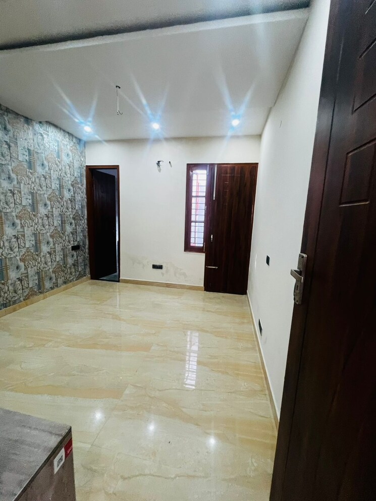 Room, sector 124 4 Bedroom 105 Sq.Yd. Independent House In Sector 124 Mohali 9404798