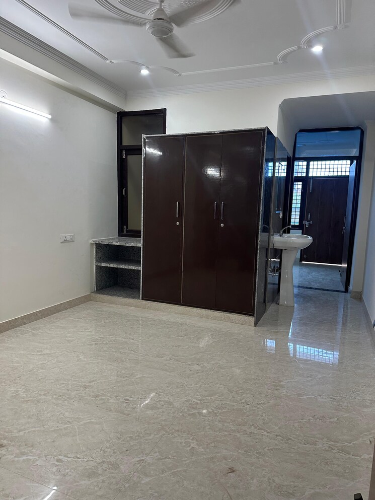 Room, rajpur khurd extension 1.5 Bedroom 420 Sq.Ft. Builder Floor In Rajpur Khurd Extension Delhi 9404931